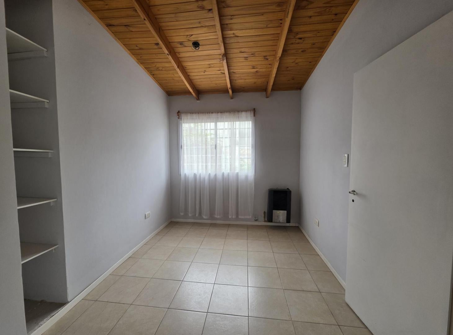 Foto de Alquiler casa en B° Perticone, Centenario, imagen 2