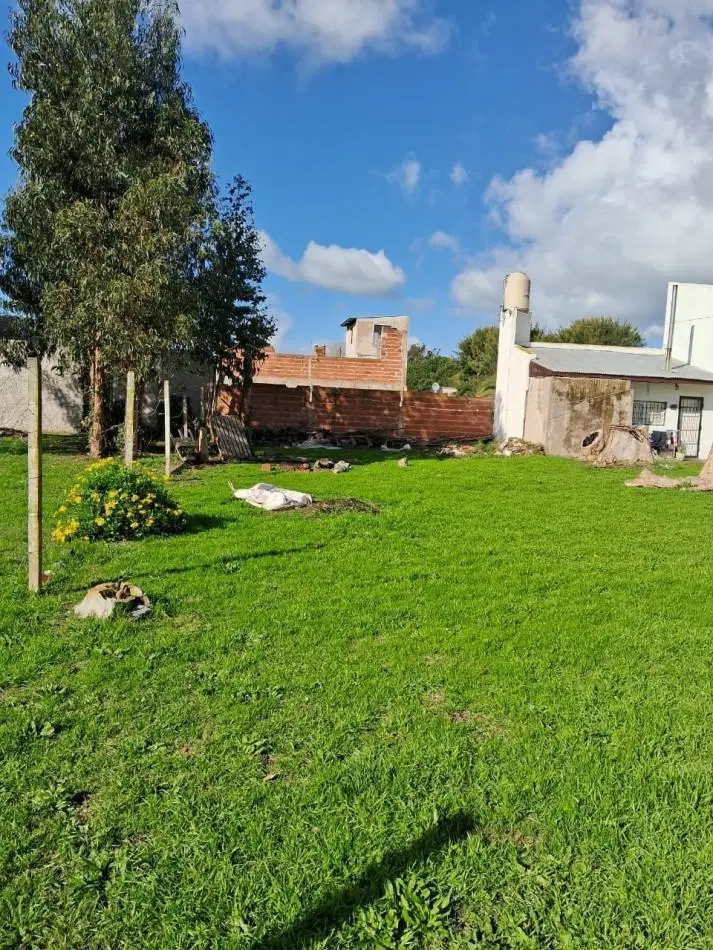 VENTA CASA CON 2 LOTES-PARQUE PEÑA 2
