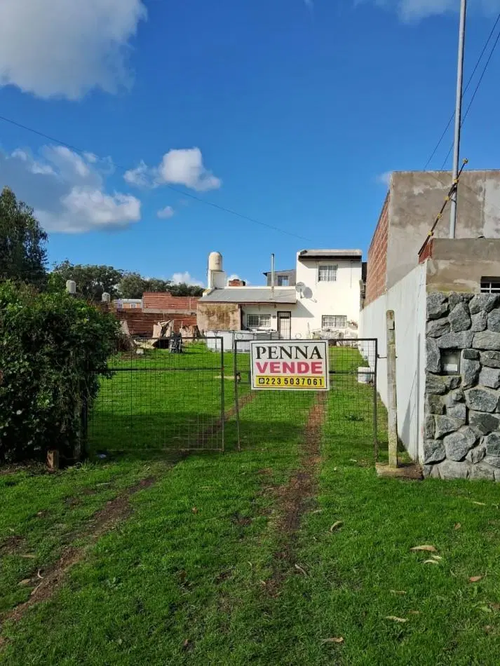 VENTA CASA CON 2 LOTES-PARQUE PEÑA 3