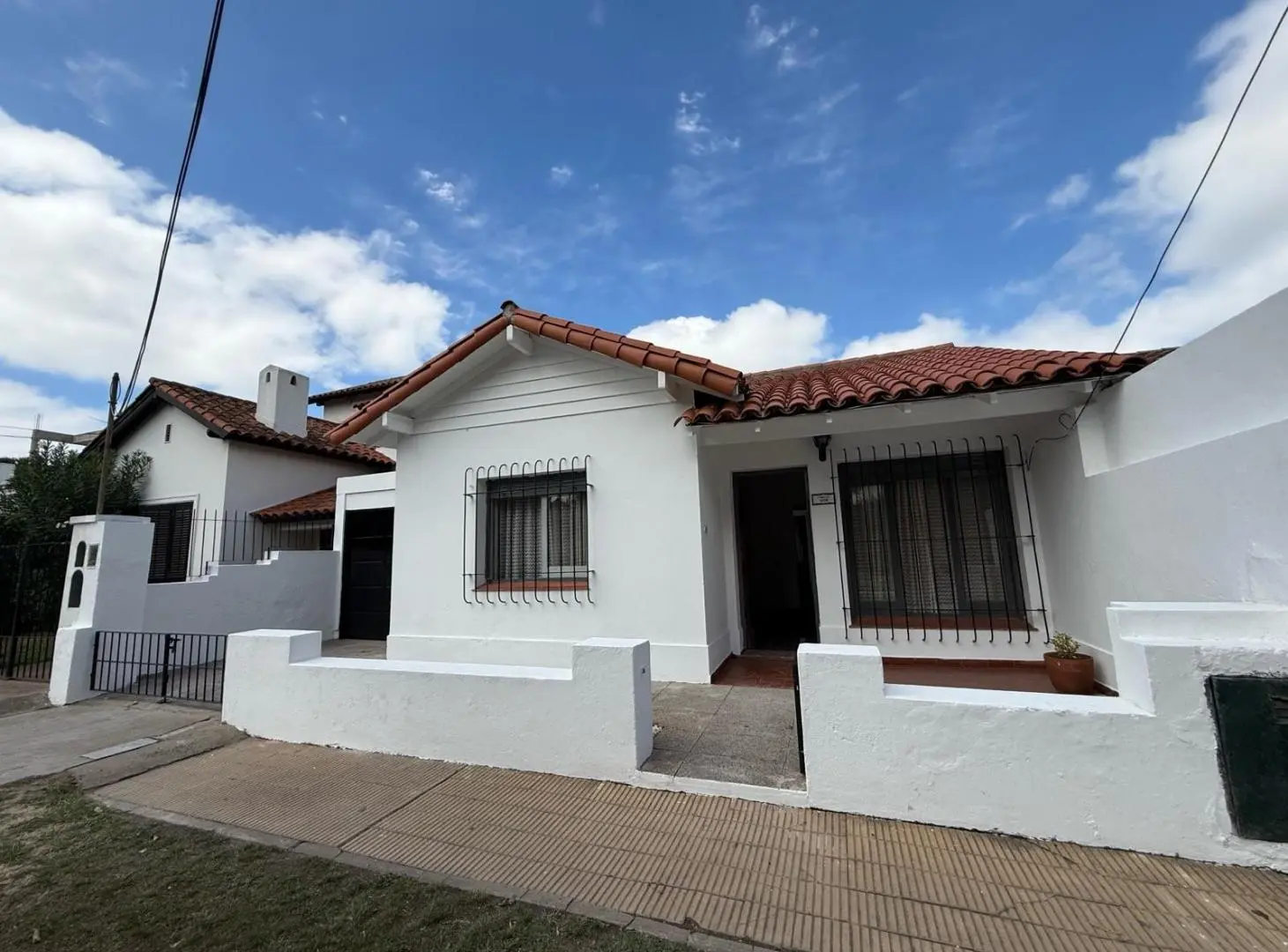 Alquiler comercial casa 4 ambientes refaccionada en Ituzaingó Norte 2