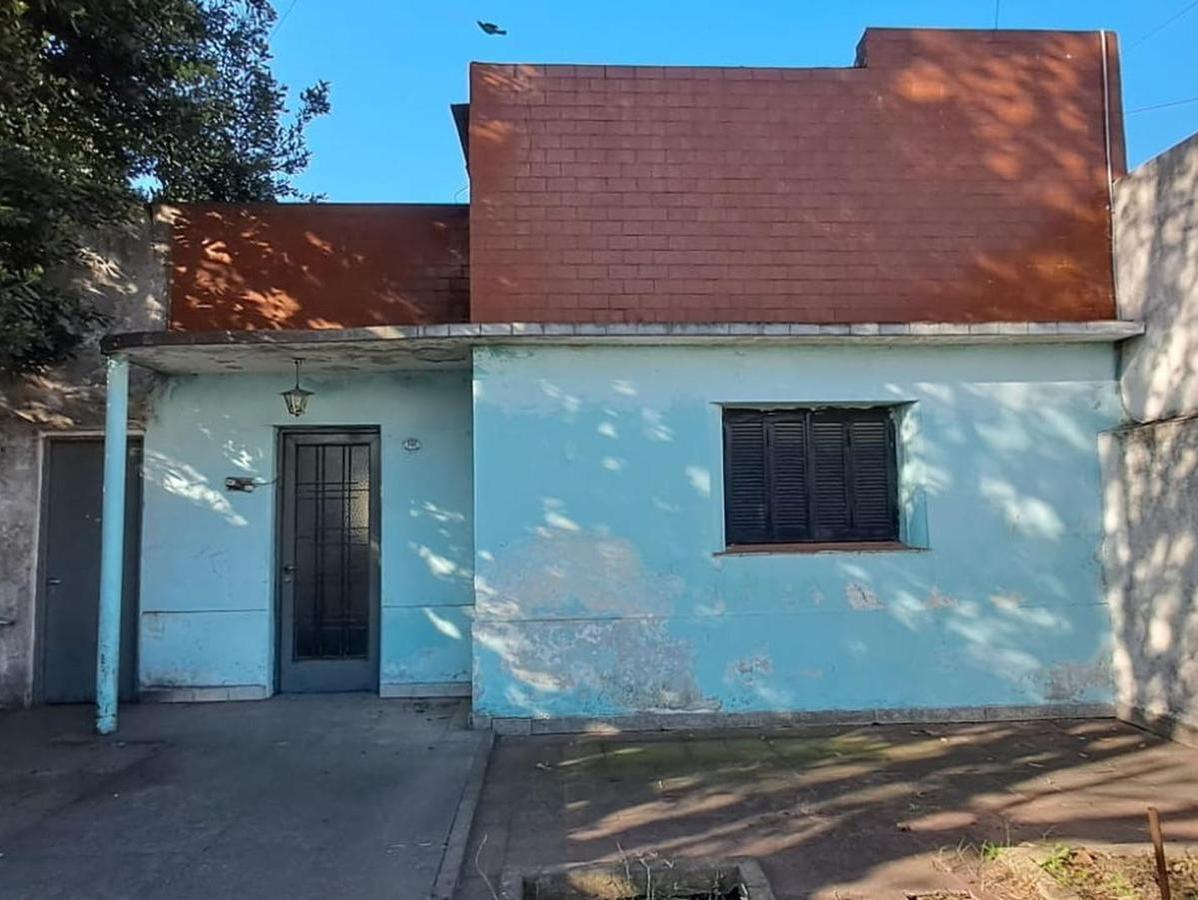 CASA EN LOTE PROPIO - IDEAL DESTINO COMERCIAL!!