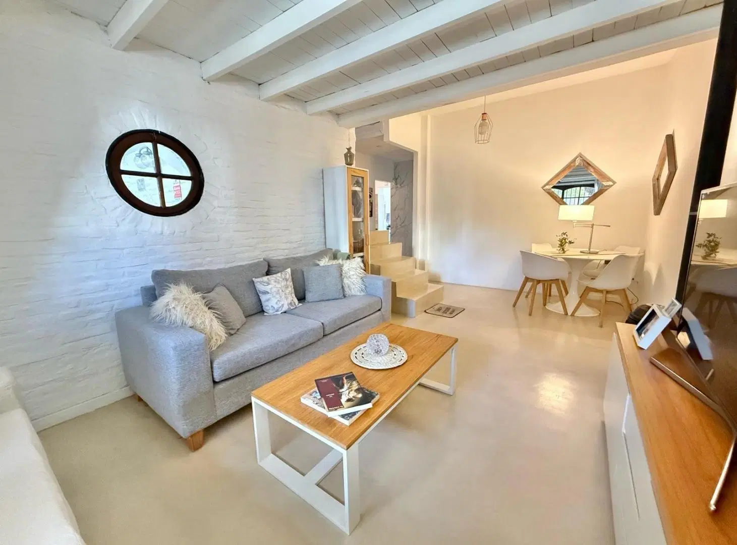 CASA 4 AMBIENTES EN VENTA EN CASTELAR SUR 1