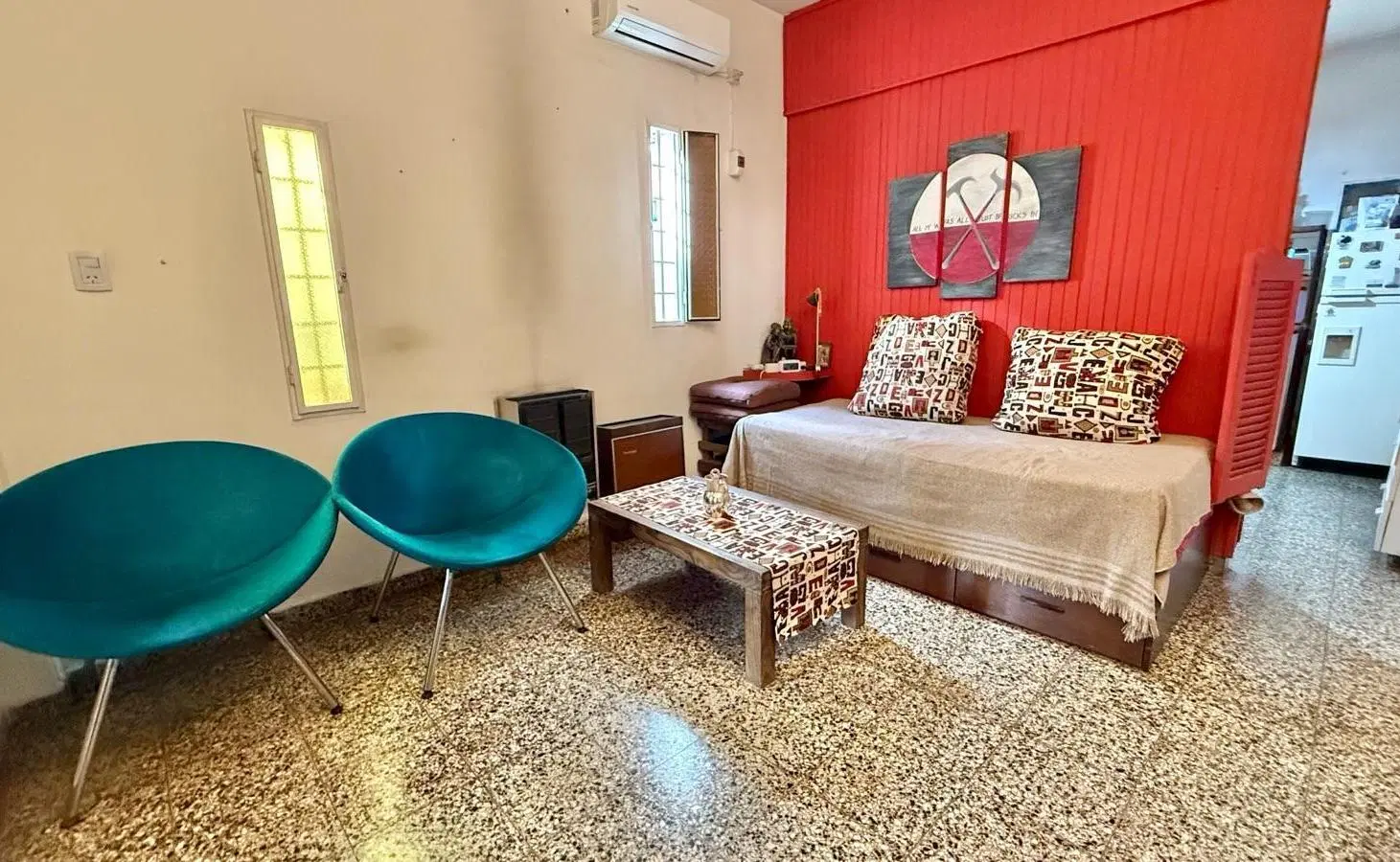 Casa 3 ambientes con patio, cochera, dependencia y 2 locales comerciales en Villa Luzuriaga 3