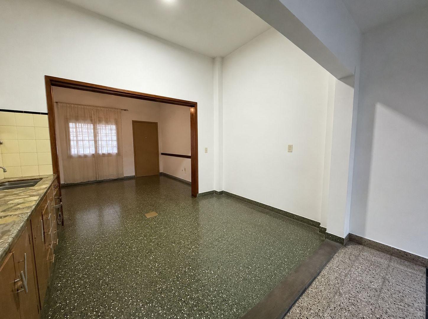 Foto de Casa 3 ambientes en alquiler en Villa Luzuriaga, imagen 2