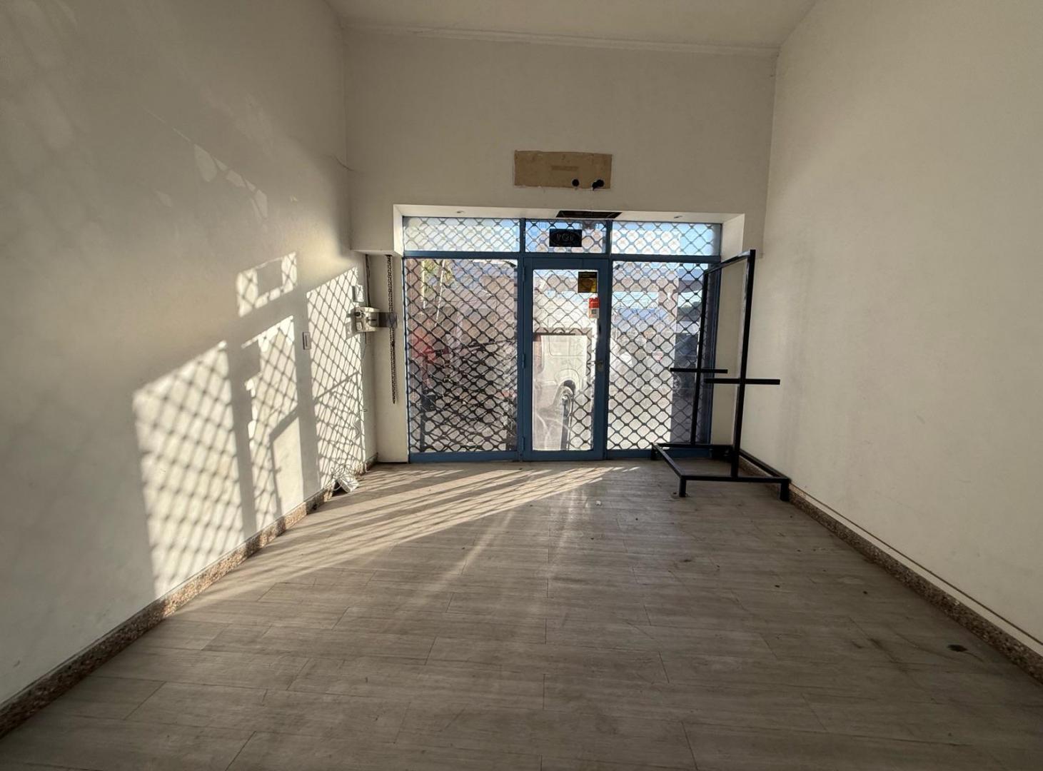 Foto de LOCAL COMERCIAL EN ALQUILER EN MORON NORTE, imagen 3