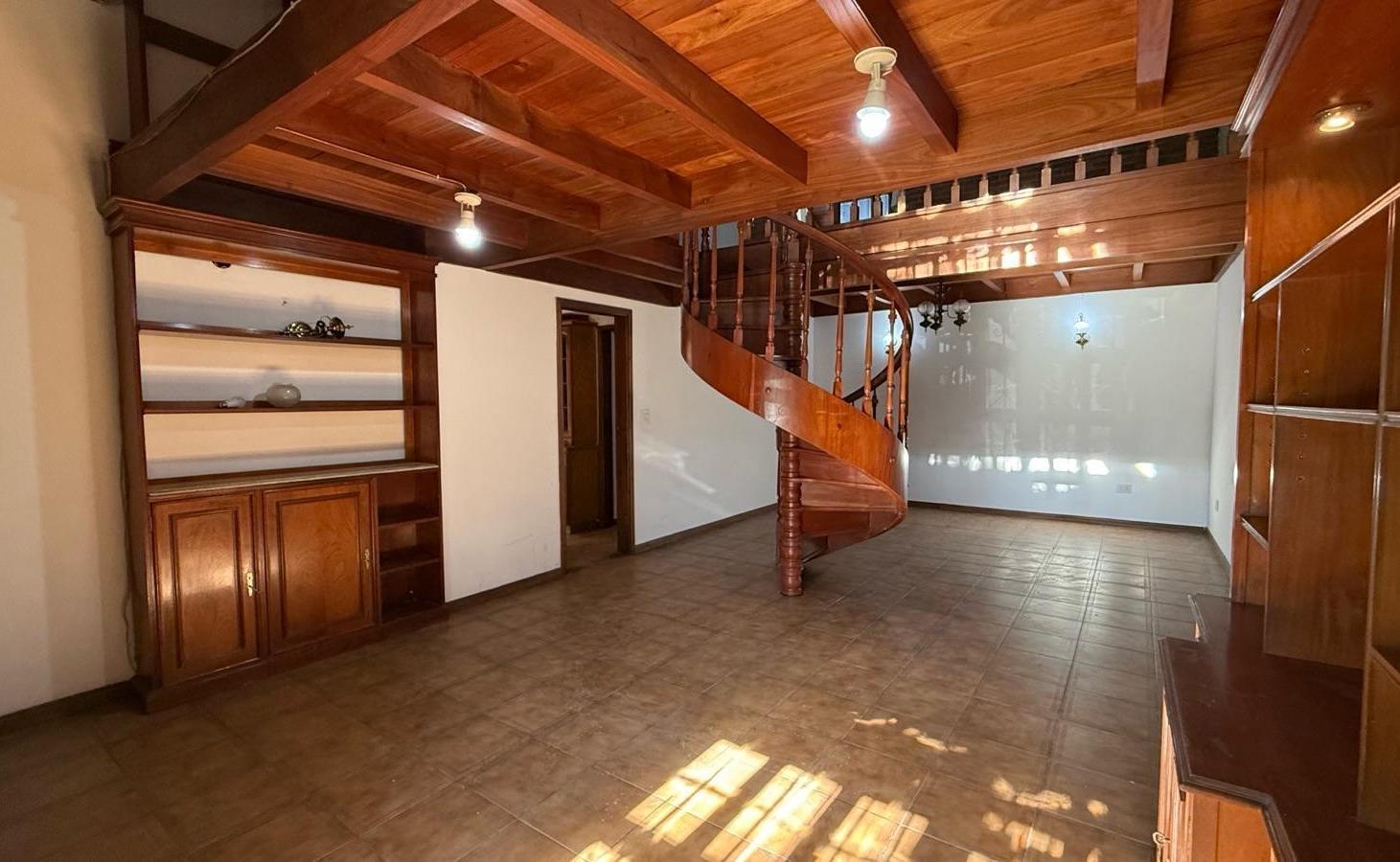 Foto de VENTA CHALET 5 AMBIENTES CON COCHERA, QUINCHO Y PILETA, imagen 5