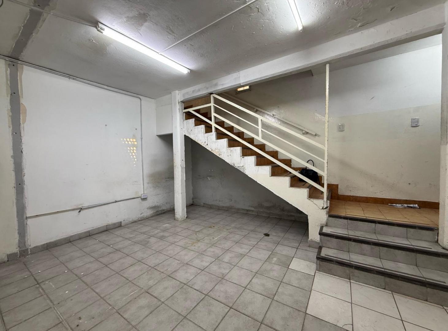 Foto de CASA 8 AMBIENTES EN VENTA EN CASTELAR SUR - IDEAL INVERSOR, imagen 4