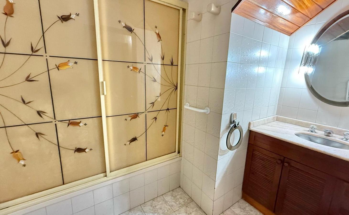 Foto de CASA 5 AMBIENTES EN VENTA EN HAEDO NORTE - BARRIO GUEMES, imagen 3
