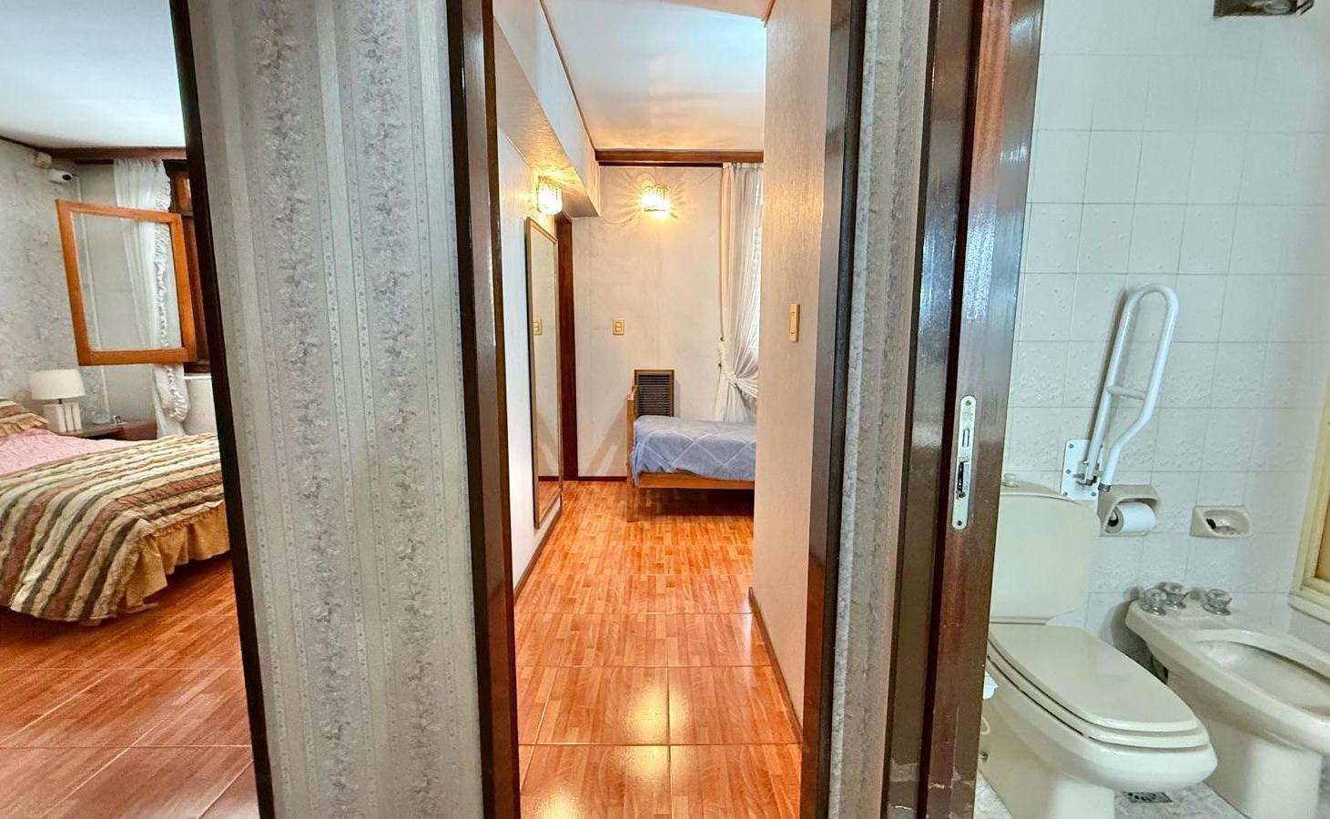 Foto de CASA 5 AMBIENTES EN VENTA EN HAEDO NORTE - BARRIO GUEMES, imagen 2