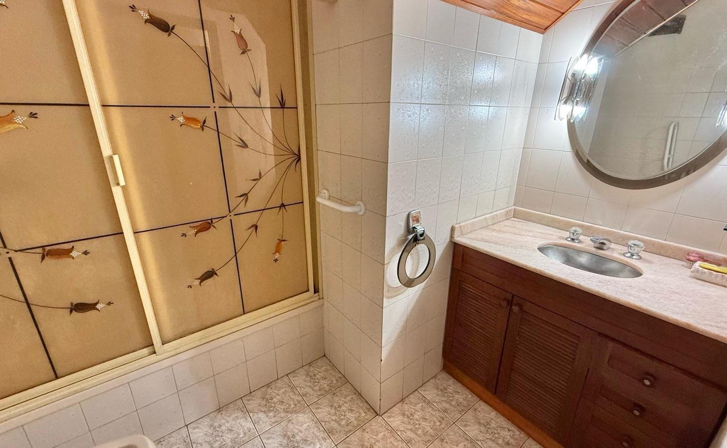 Foto de CASA 5 AMBIENTES EN VENTA EN HAEDO NORTE - BARRIO GUEMES, imagen 4