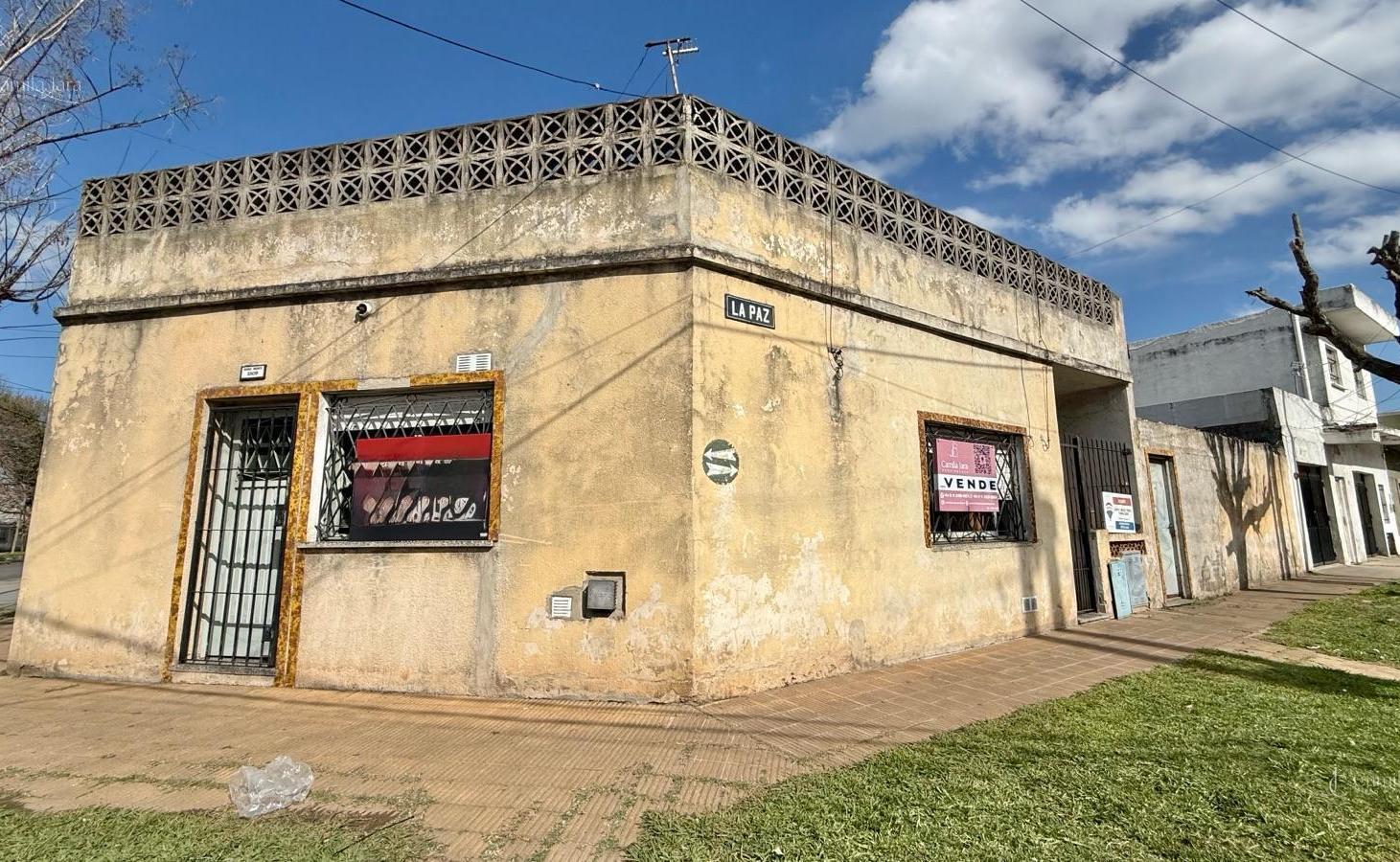 Foto de Casa 3 ambientes con dependencia apta credito en Villa Luzuriaga, imagen 2
