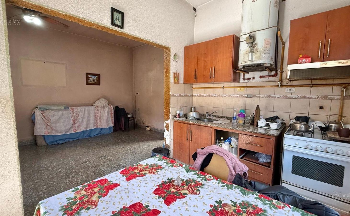 Foto de Casa 3 ambientes con dependencia apta credito en Villa Luzuriaga, imagen 3