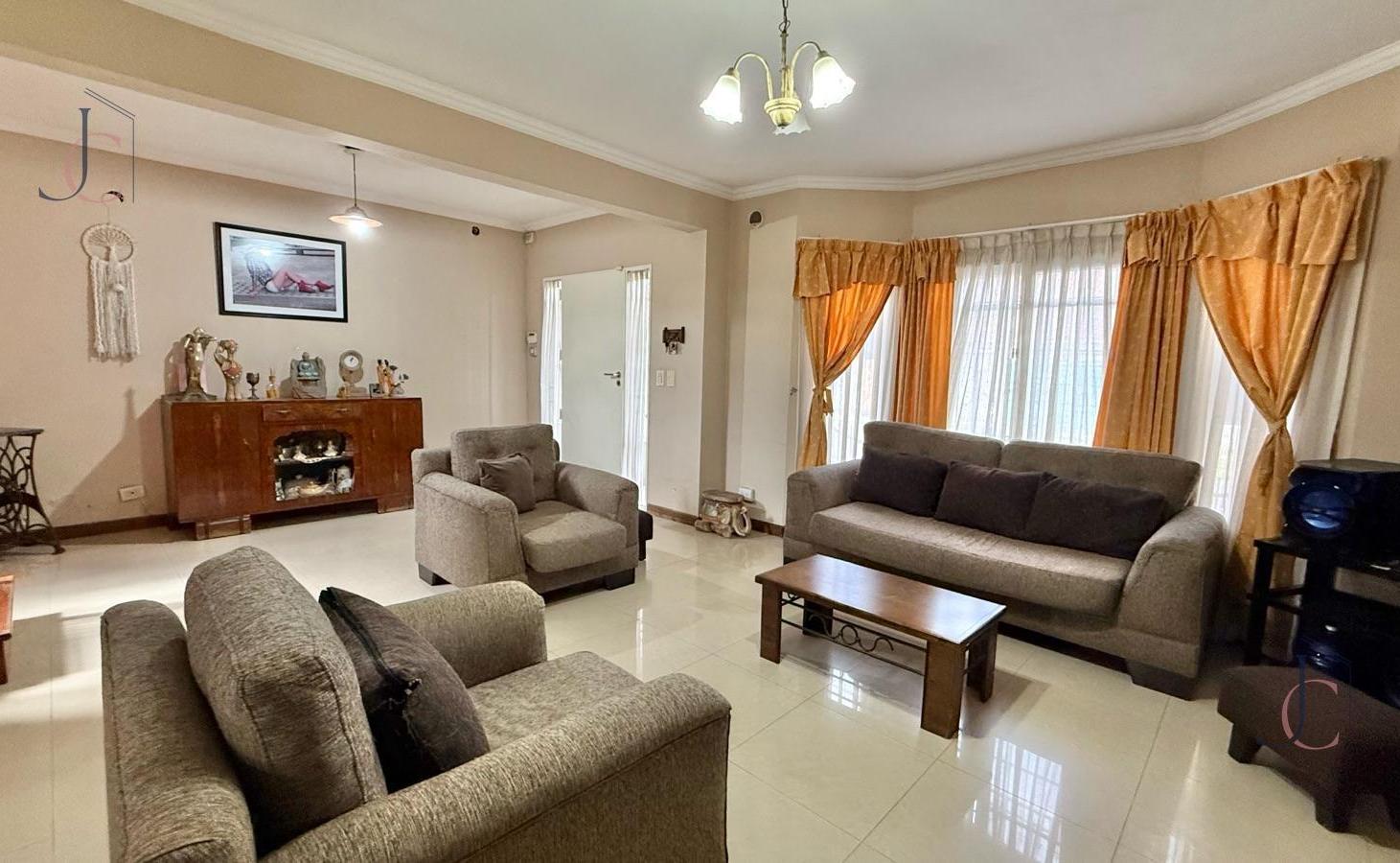 Foto de Venta Casa 4 ambientes con quincho y pileta en San justo, imagen 3