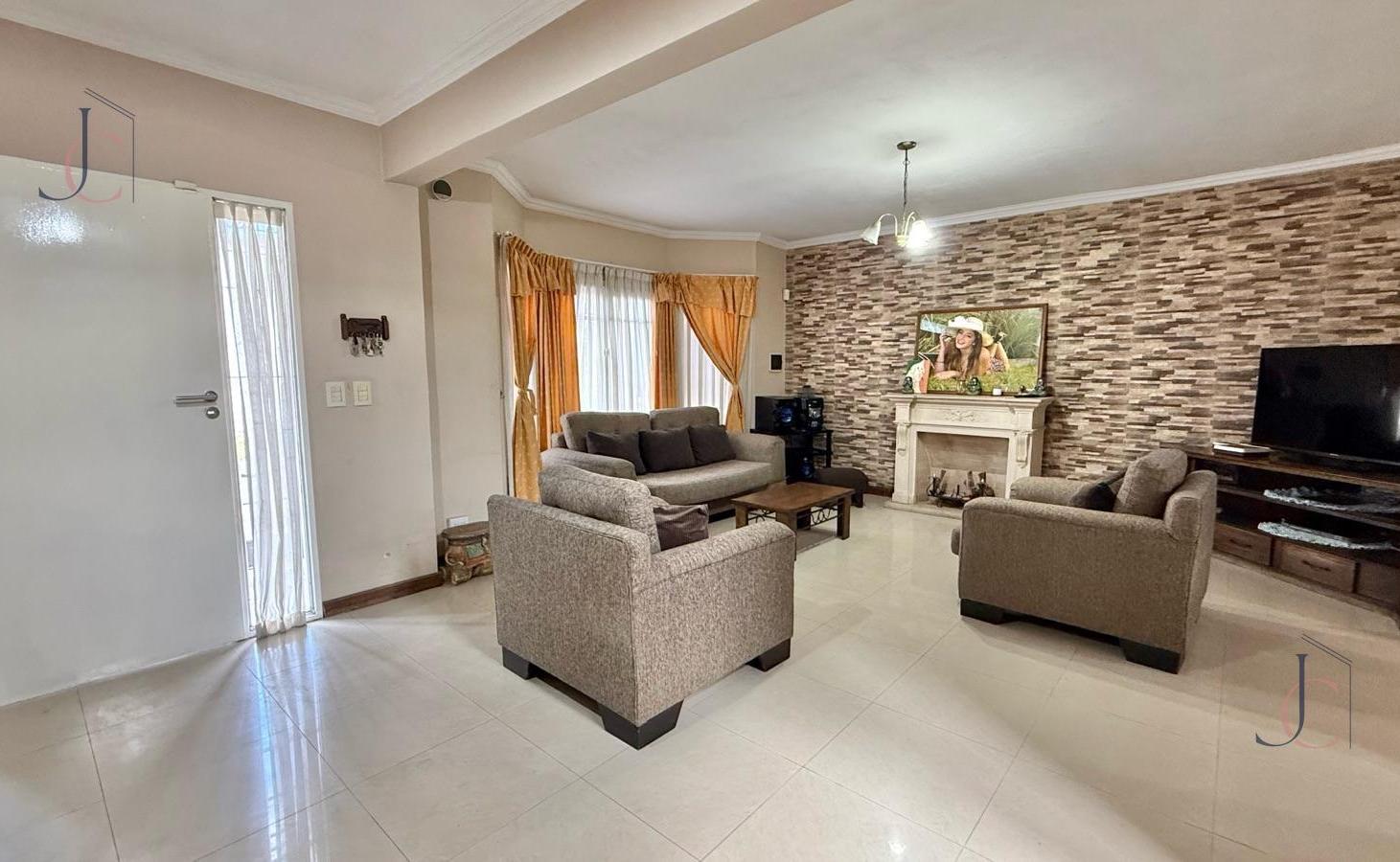 Foto de Venta Casa 4 ambientes con quincho y pileta en San justo, imagen 5