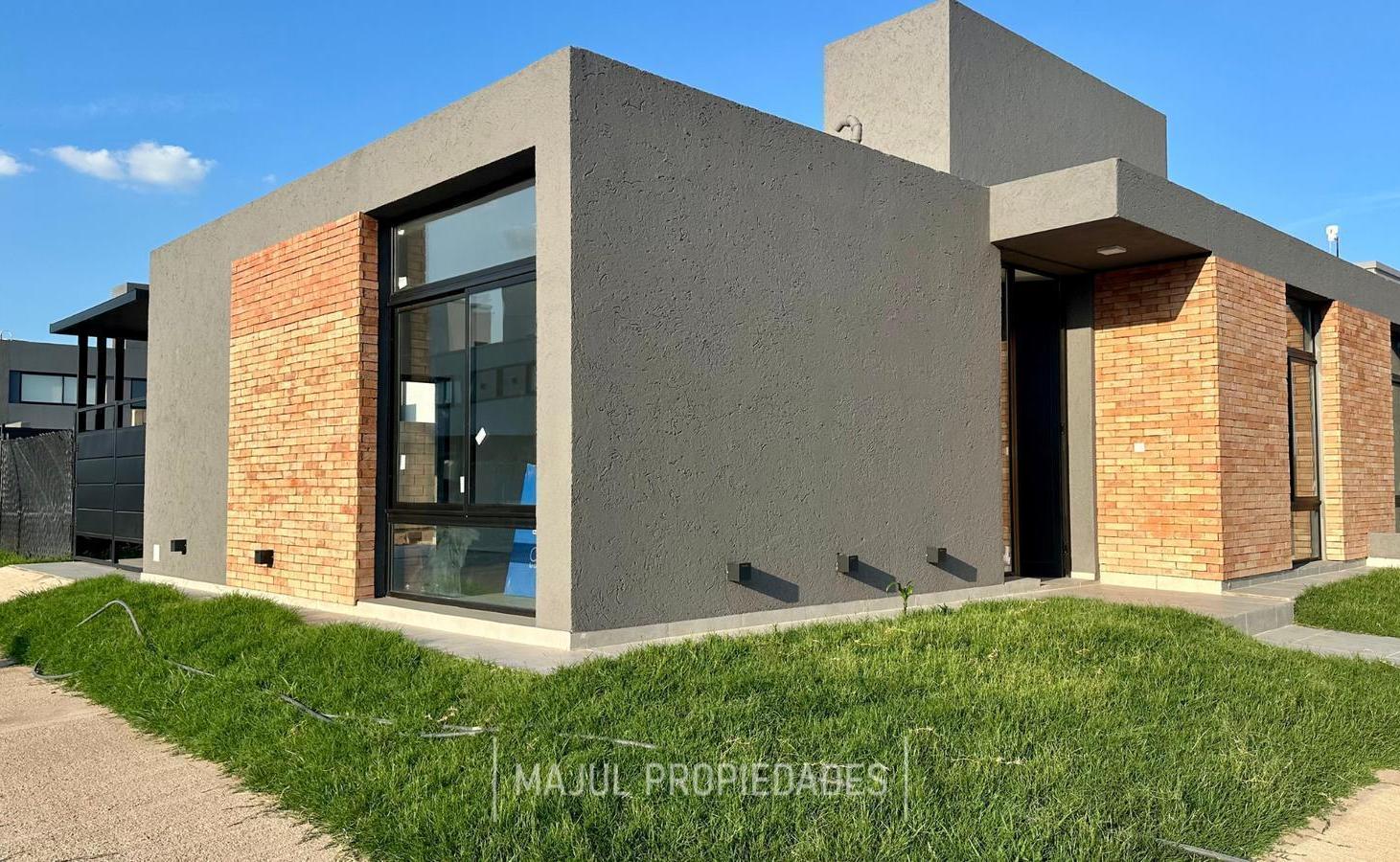 DUPLEX EN VENTA EN SOLARES DE MANANTIALES