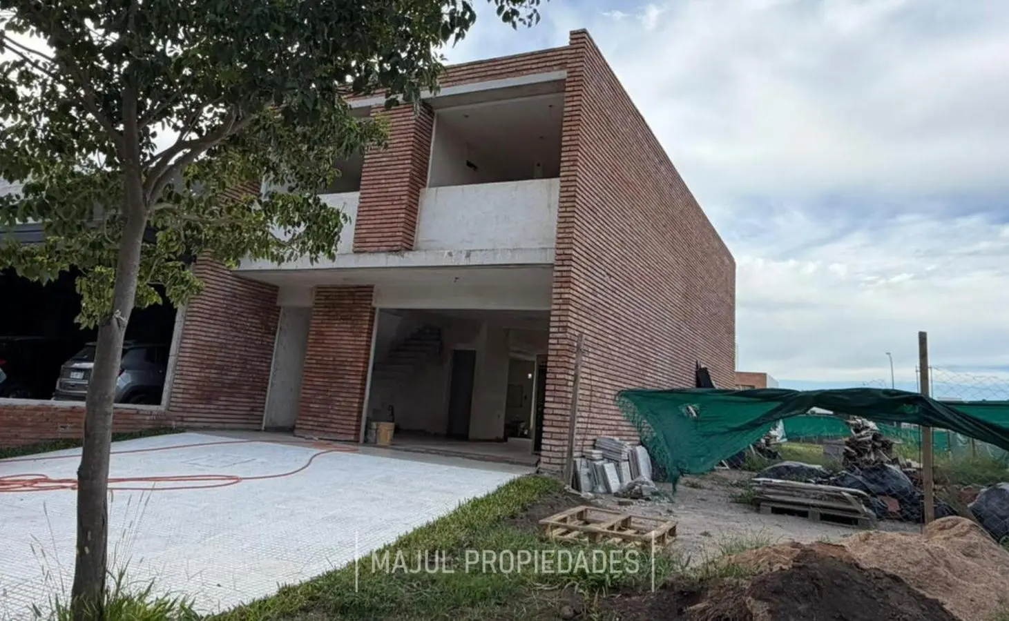 MEDIO LOTE EN VENTA EN LA LUISITA 1