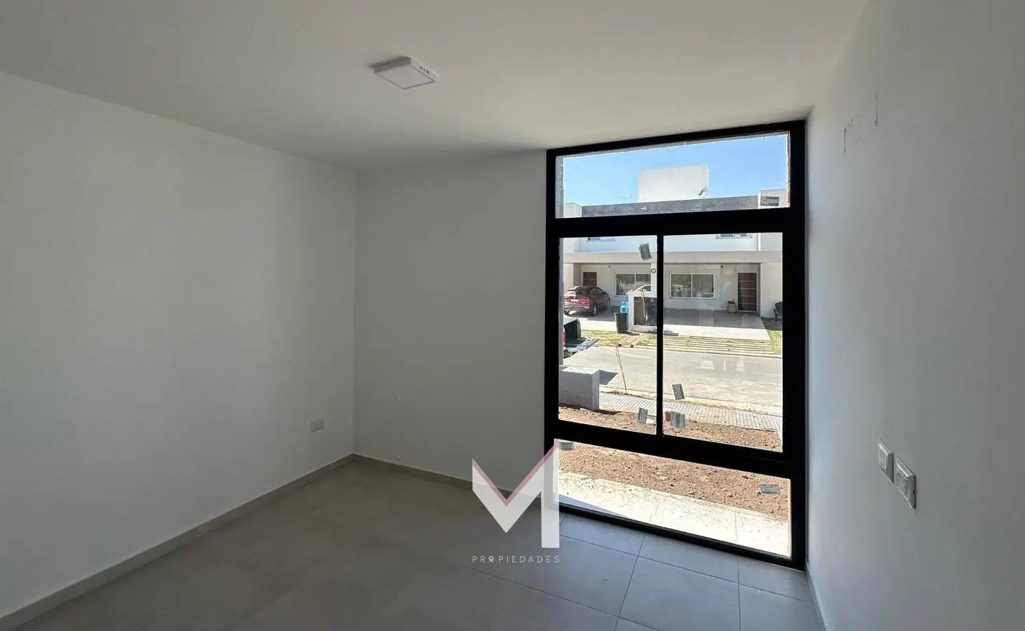 Duplex en venta y alquiler. Dos dormitorios. Planta baja. Patio con asador. Cochera 4
