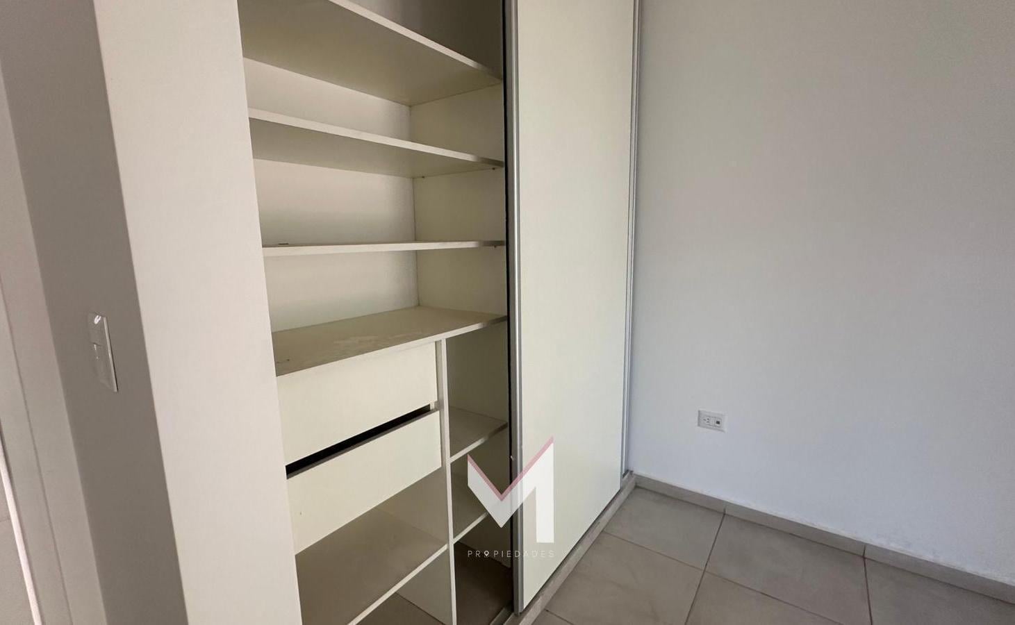 Duplex en venta y alquiler. Dos dormitorios. Planta baja. Patio con asador. Cochera