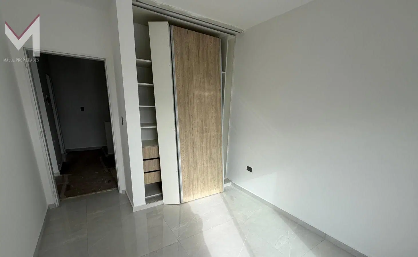 DUPLEX EN VENTA EN B° LA CALANDRIA. 3 DORM. 2 BAÑOS. 2 COCHERAS 8