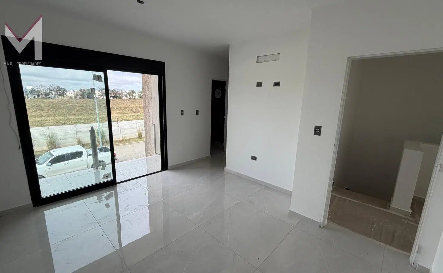 DUPLEX EN VENTA EN B° LA CALANDRIA. 3 DORM. 2 BAÑOS. 2 COCHERAS 3