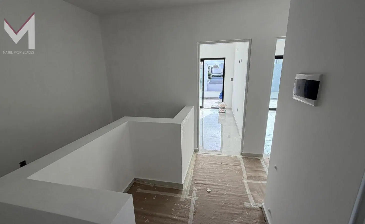 DUPLEX EN VENTA EN B° LA CALANDRIA. 3 DORM. 2 BAÑOS. 2 COCHERAS 4
