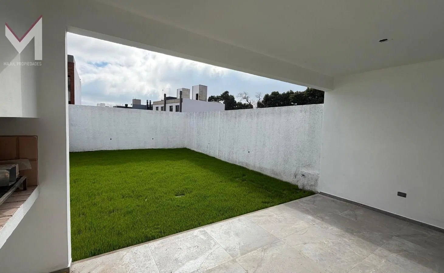 DUPLEX EN VENTA EN B° LA CALANDRIA. 3 DORM. 2 BAÑOS. 2 COCHERAS 5