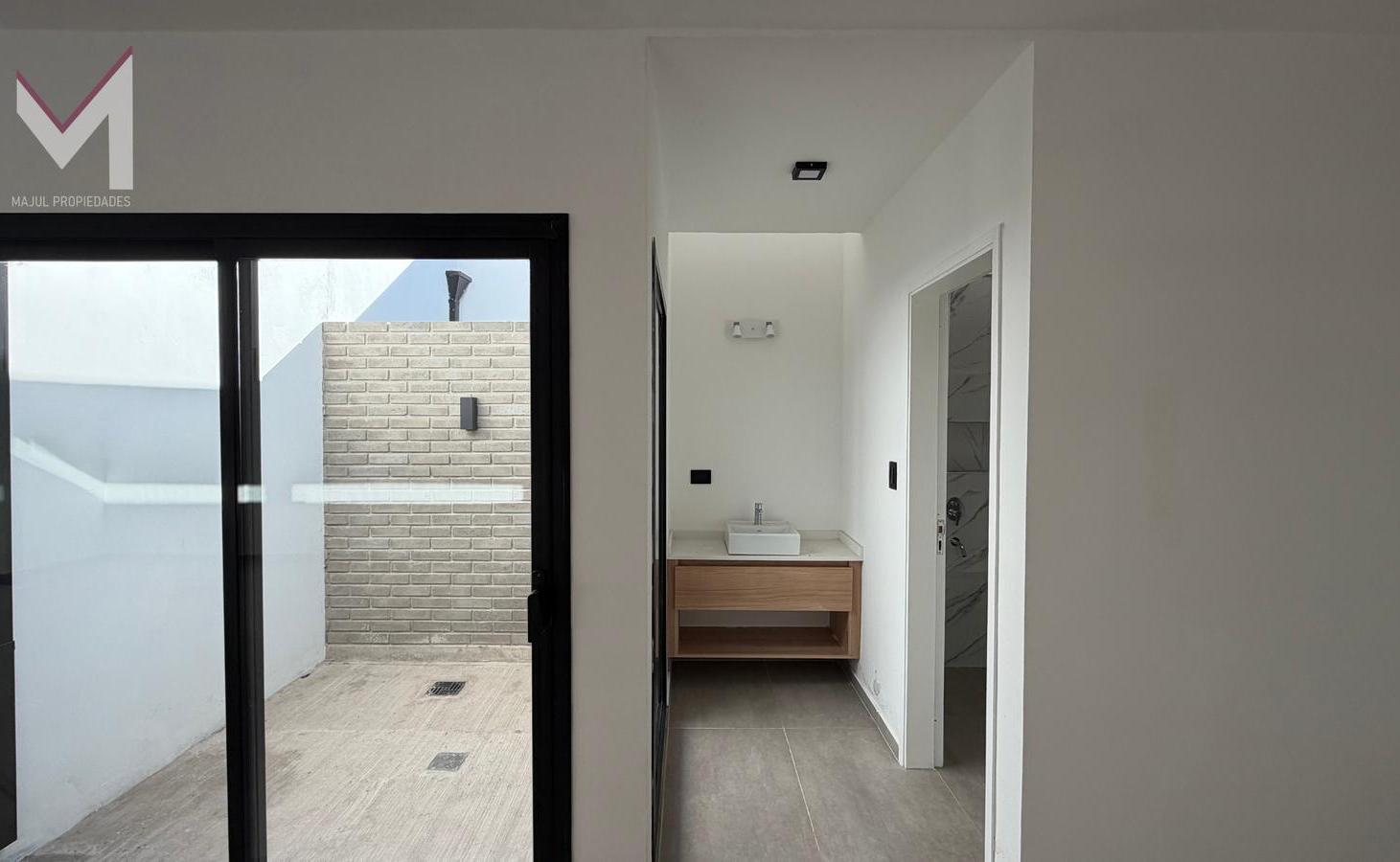 Foto de Duplex en venta en Terrazas de manantiales. Planta baja. 2 dorm. 2 baños. Cochera.Galeria con asador, imagen 5