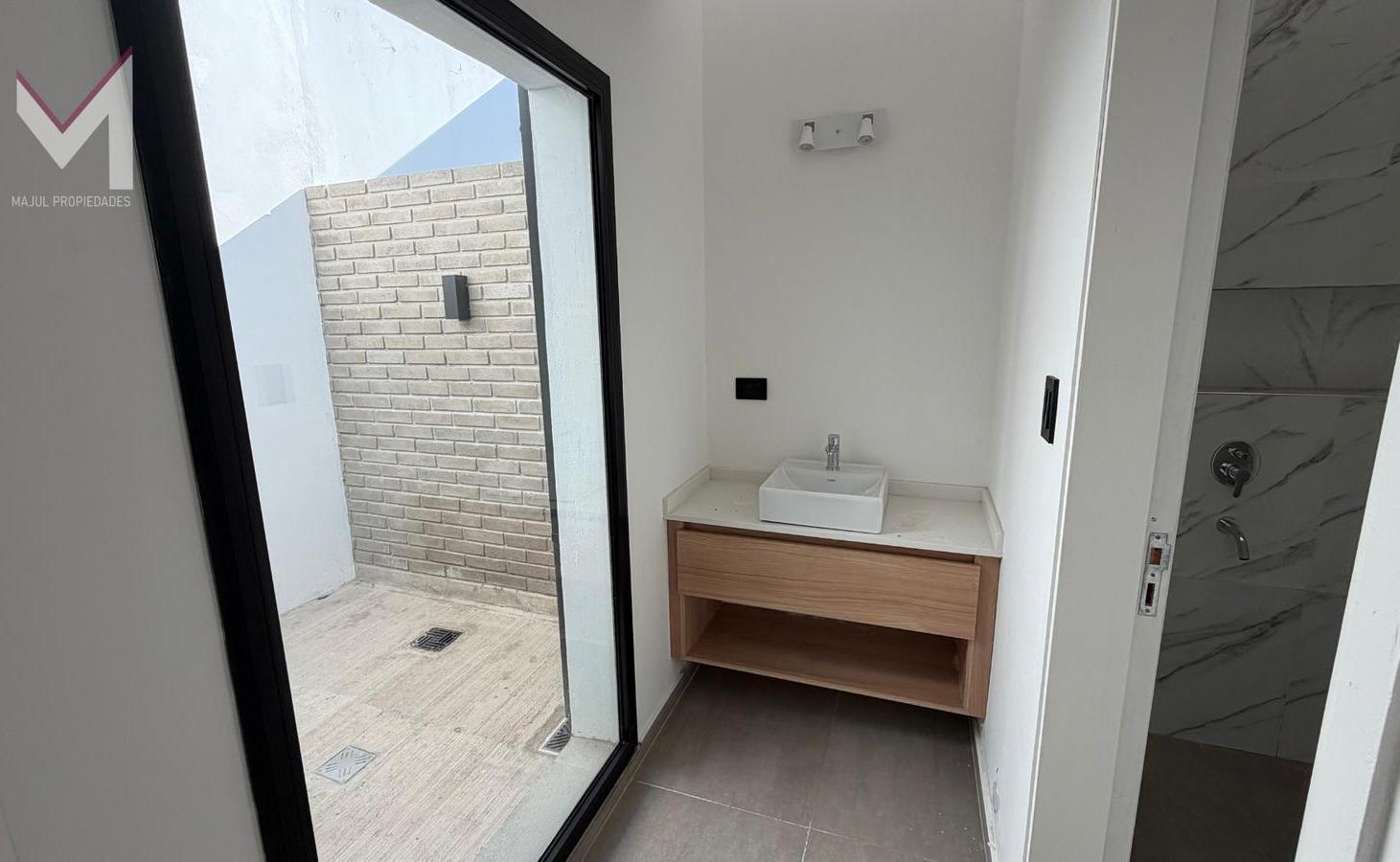 Foto de Duplex en venta en Terrazas de manantiales. Planta baja. 2 dorm. 2 baños. Cochera.Galeria con asador, imagen 4