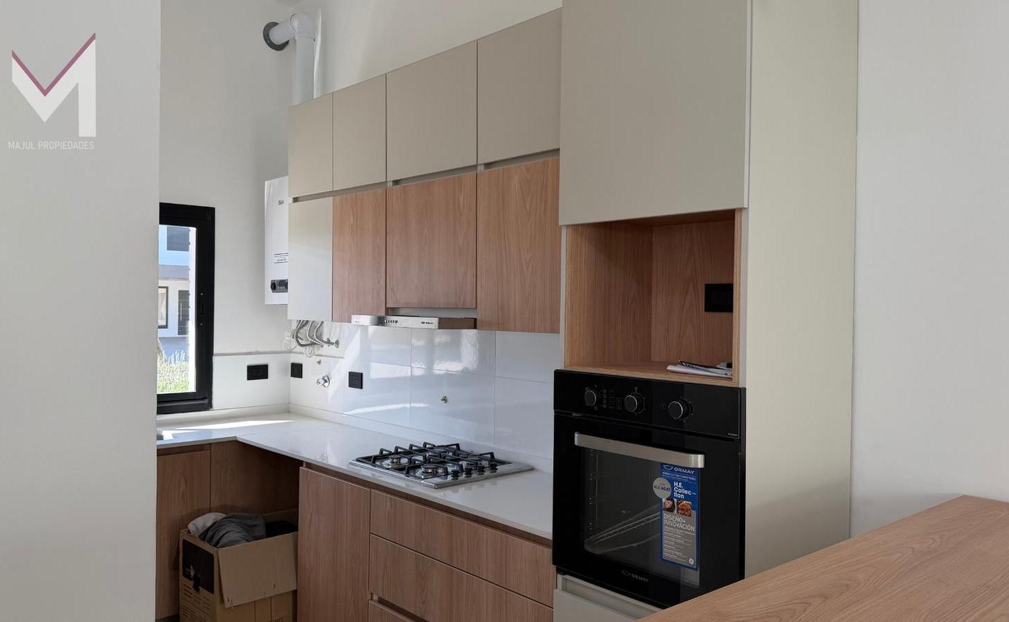 Foto de Duplex en venta en Terrazas de manantiales. Planta baja. 2 dorm. 2 baños. Cochera.Galeria con asador, imagen 3