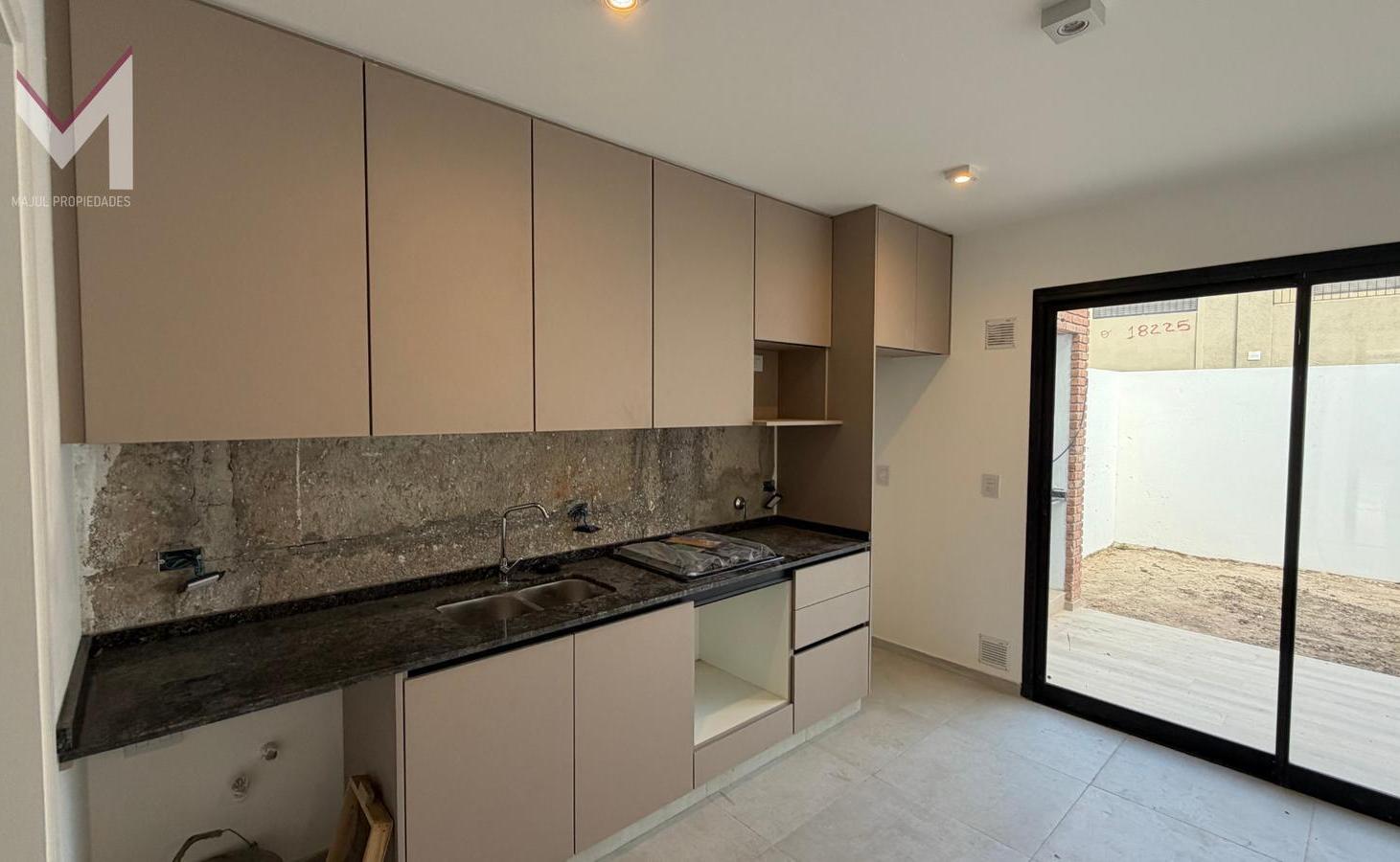 Duplex en venta en zona sur, barrio LA PAYA II. 3 dormitorios. 2 baños. cochera p/2 autos. Patio con