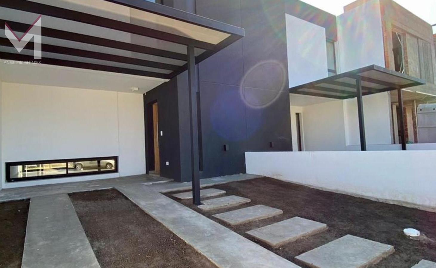 Foto de Duplex en prados de manantiales. 3 dormitorios. Baño completo. Cochera, imagen 2