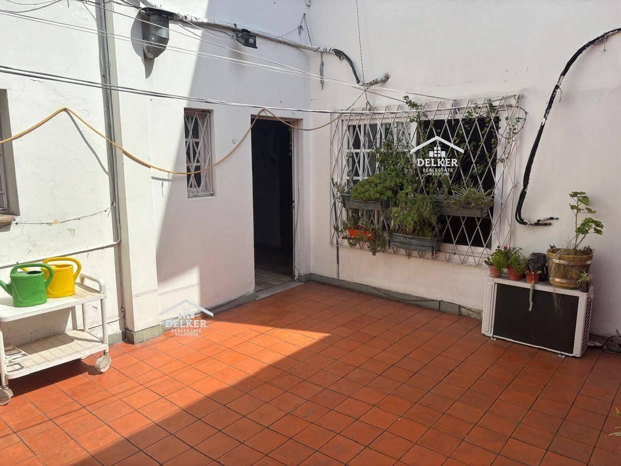 Foto de VENTA CASA 6 AMBIENTES PATIO TERRAZA GRAN POTENCIAL EN VILLA PUEYRREDON, imagen 2