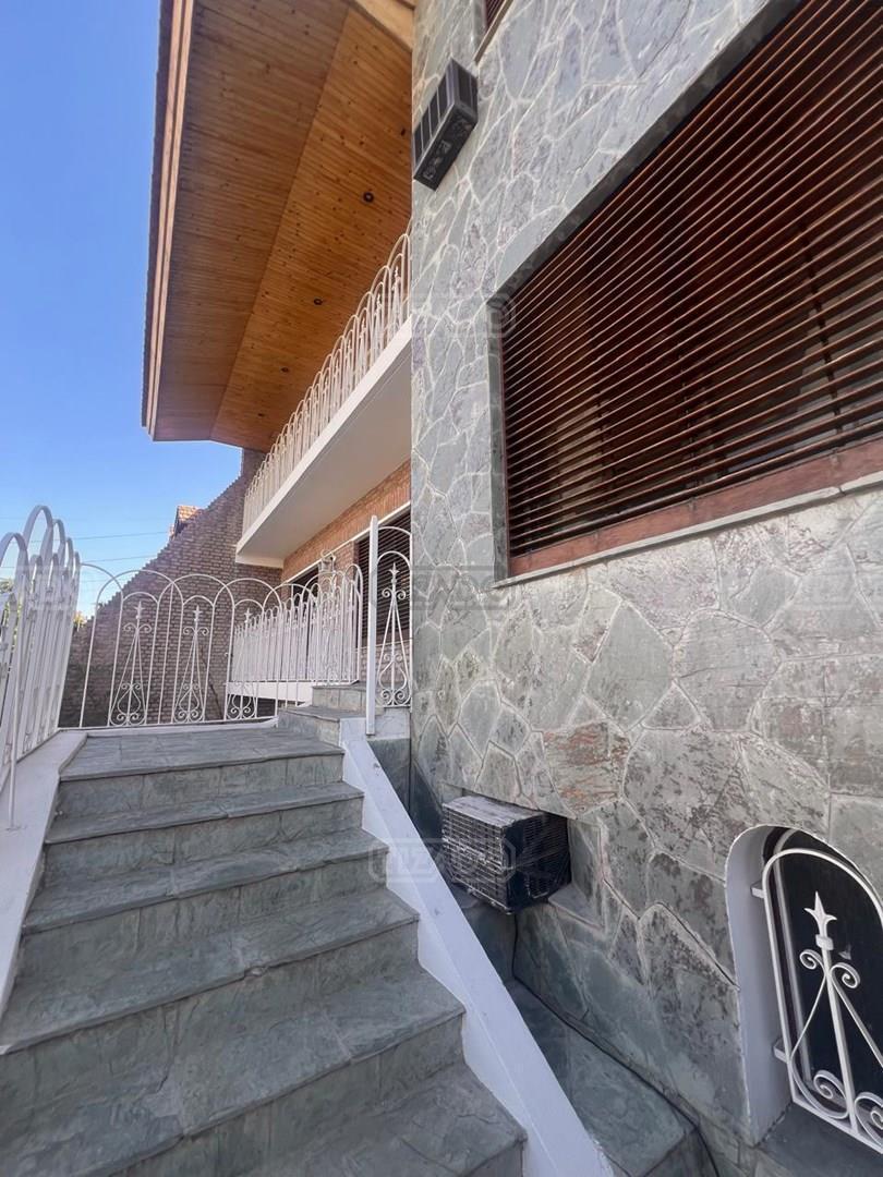 Casa Triplex en Venta en Neuquen Capital, Neuquén, Patagonia 4