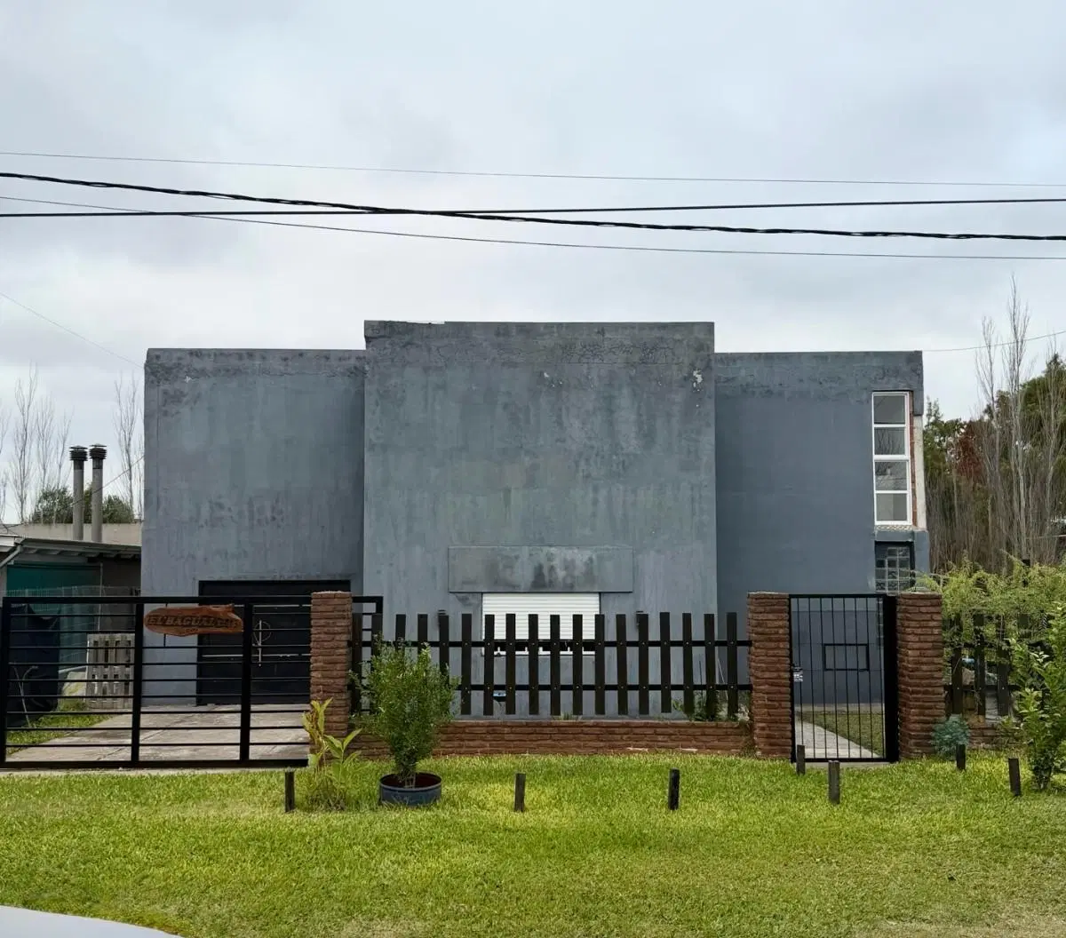 Amplia casa con pileta y quincho 1