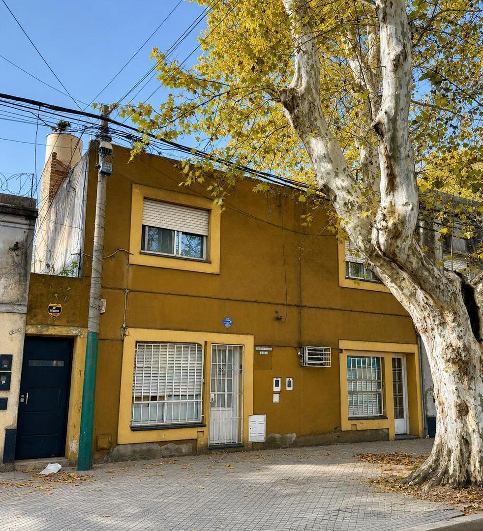 Foto de CASA DE DOS PLANTAS A METROS DE AVELLANEDA, imagen 2