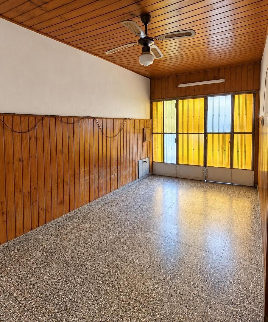 Foto de Casa de frente con cochera y patio, imagen 5