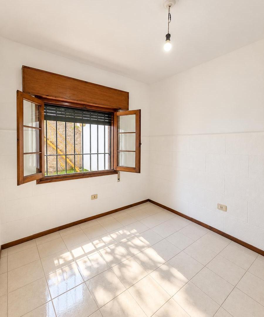 Foto de Gran esquina - casa con cochera y local comercial, imagen 4