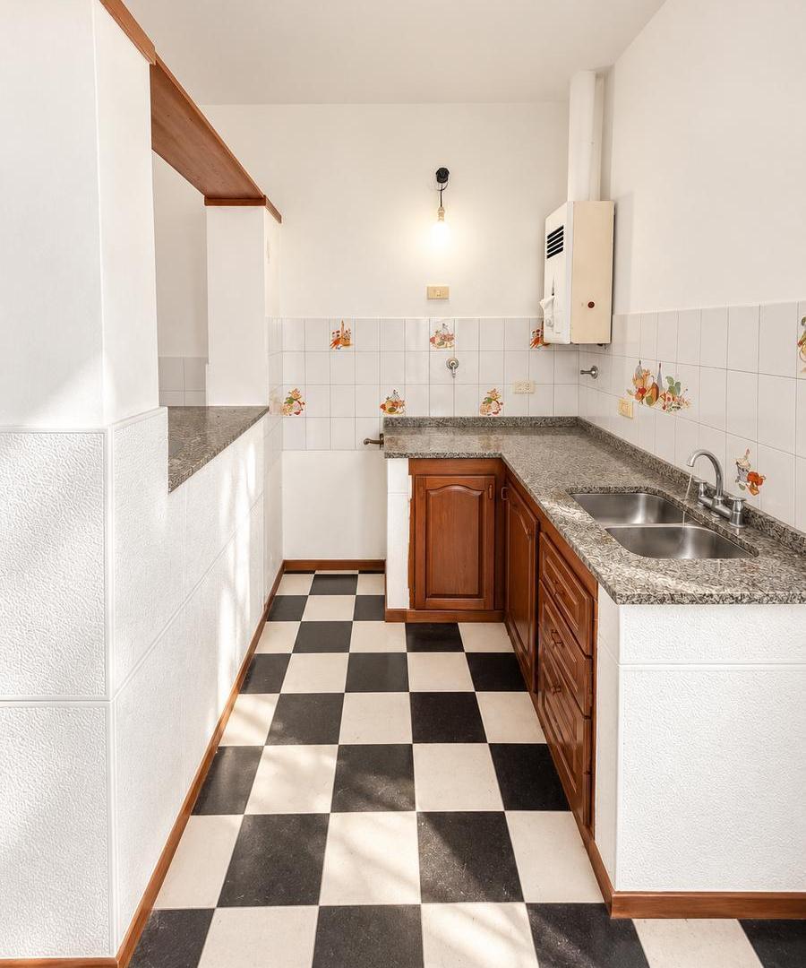 Foto de Gran esquina - casa con cochera y local comercial, imagen 3