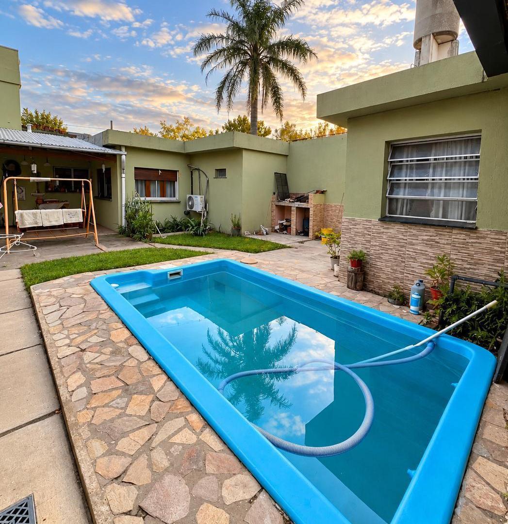 Casa con pileta - Barrio belgrano