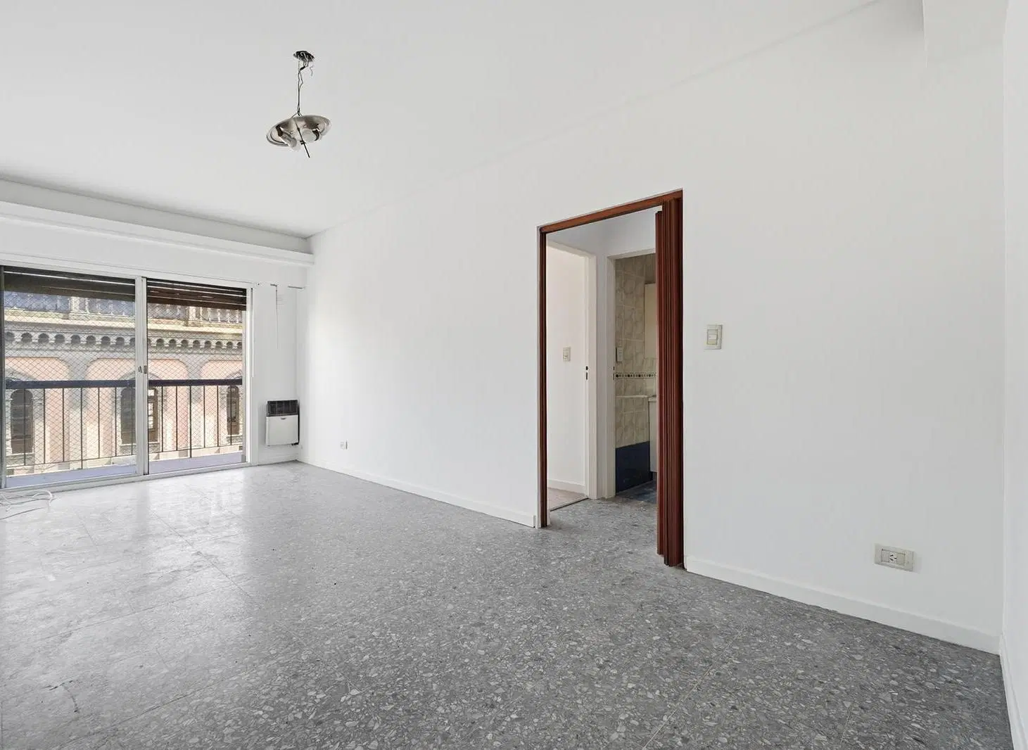 venta Departamento 3 ambientes al frente con balcón – Subte Línea E a metros 2
