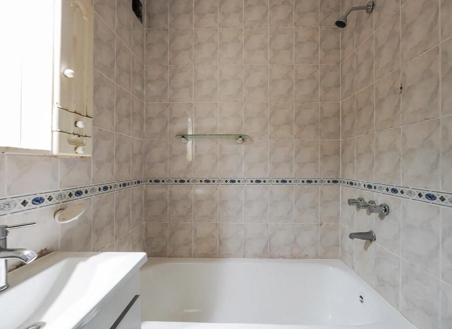 venta Departamento 3 ambientes al frente con balcón – Subte Línea E a metros 4