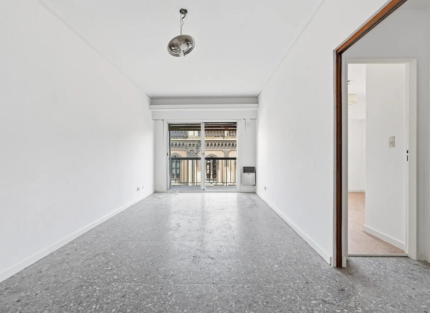 venta Departamento 3 ambientes al frente con balcón – Subte Línea E a metros 2
