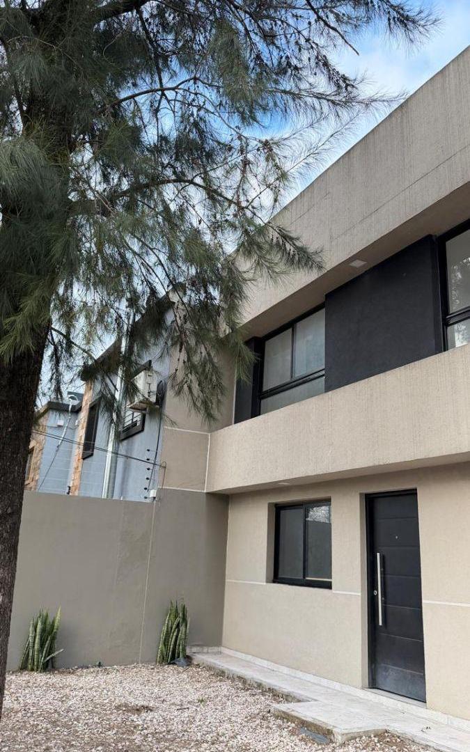 Foto de Casa de 77 m² con 1 dormitorio en venta en Villa Tesei, imagen 1