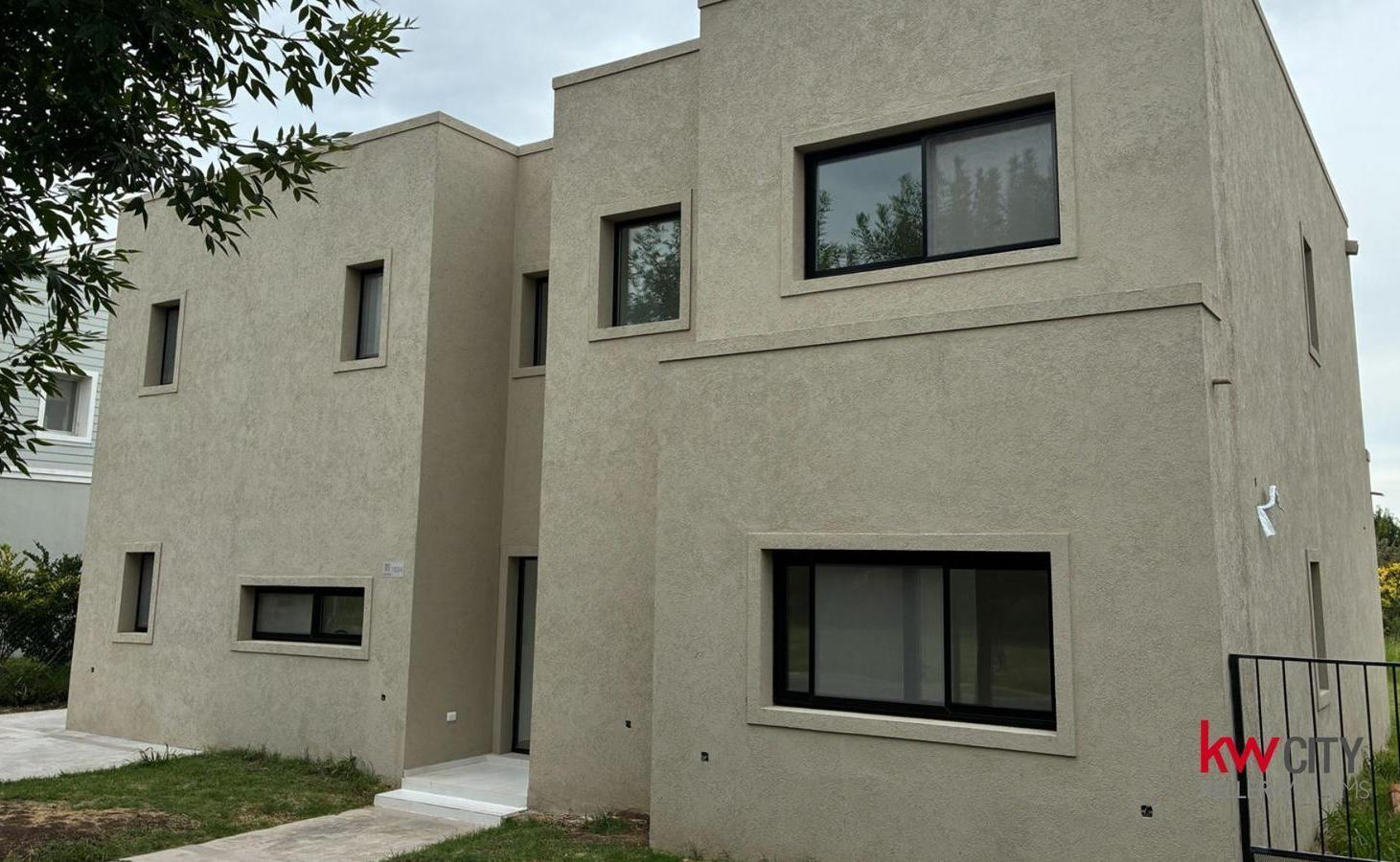 VENTA CASA 5 AMBIENTES HARAS SANTA MARIA A ESTRENAR