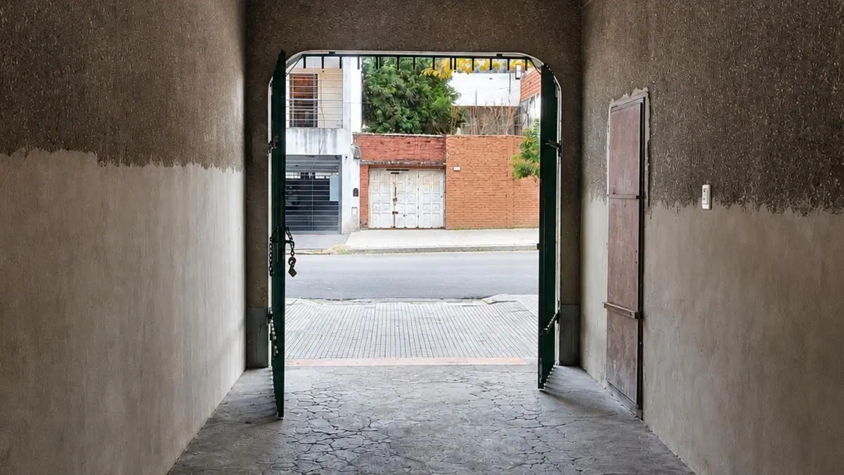 VENTA COCHERA VILLA PUEYRREDON TECHADA ZONA COMERCIAL 5