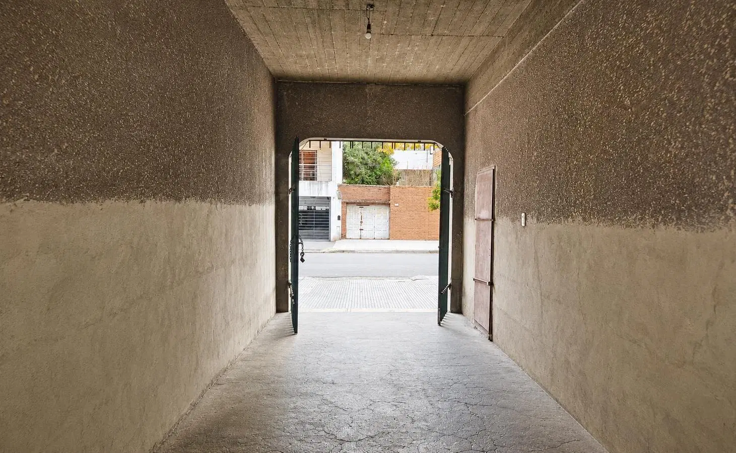 VENTA COCHERA VILLA PUEYRREDON TECHADA ZONA COMERCIAL 2