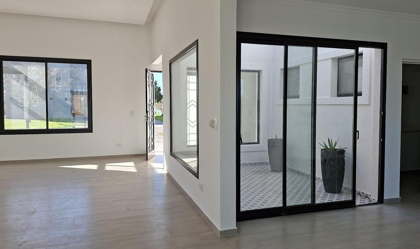 Foto de Casa en Venta de 5 AMBIENTES - a la LAGUNA - B° SAN MATIAS, ESCOBAR, GBA NORTE, imagen 1