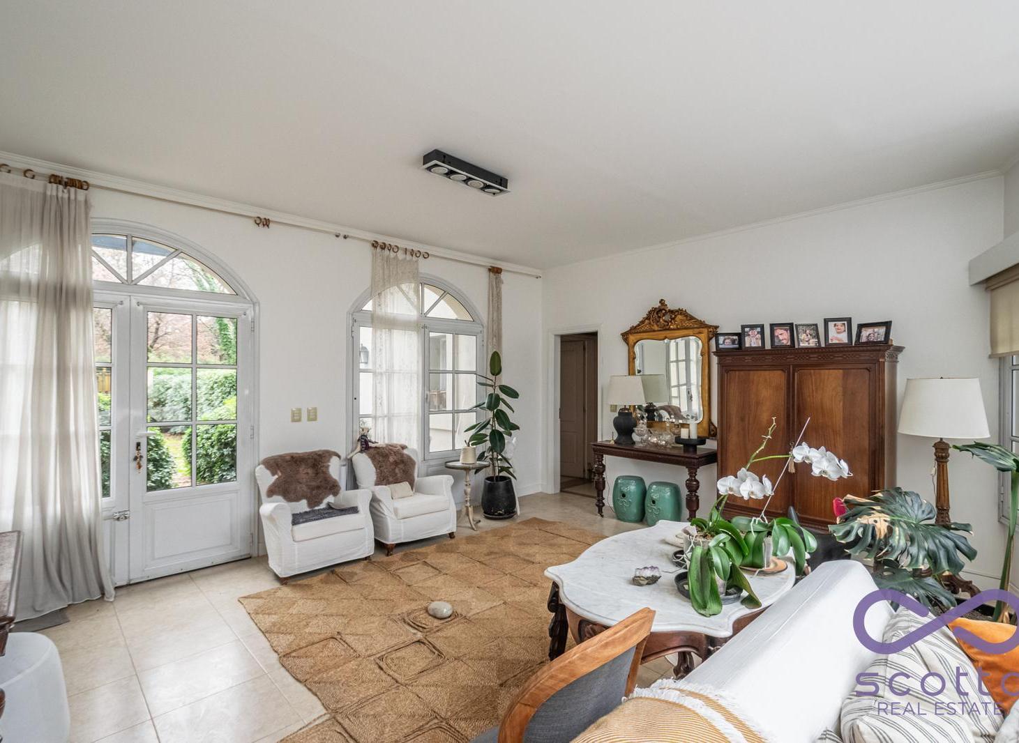 Foto de Venta | Casa de 6 ambientes con 3 suites sobre lote de 1.016 m² en, imagen 5