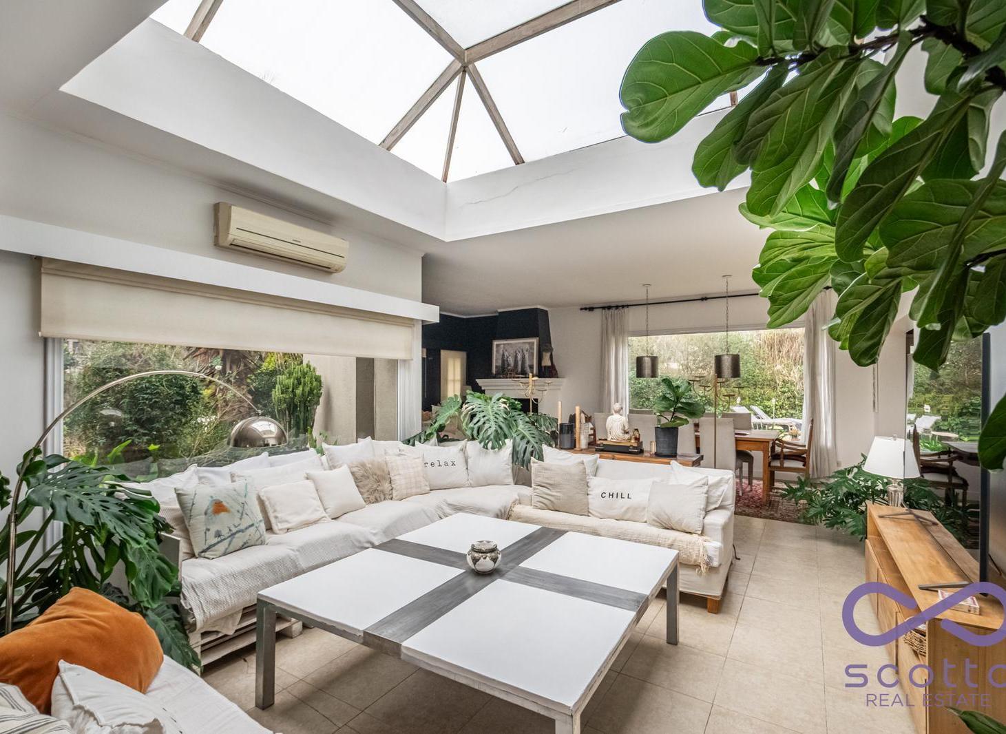 Foto de Venta | Casa de 6 ambientes con 3 suites sobre lote de 1.016 m² en, imagen 3