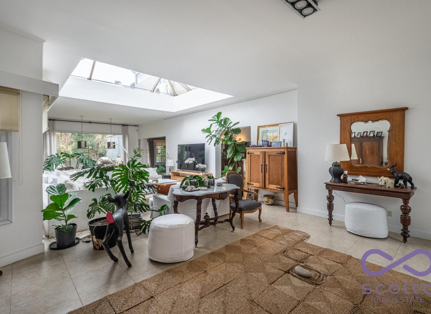 Foto de Venta | Casa de 6 ambientes con 3 suites sobre lote de 1.016 m² en, imagen 2